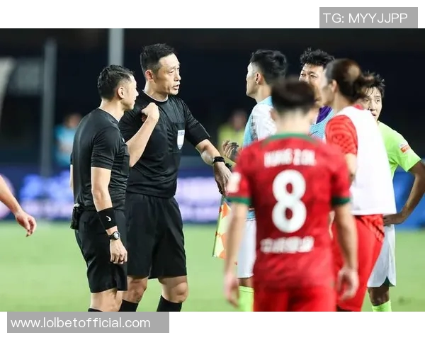 中超激战AC米兰凭帽子戏法小胜尤文图斯争议判罚引发热议